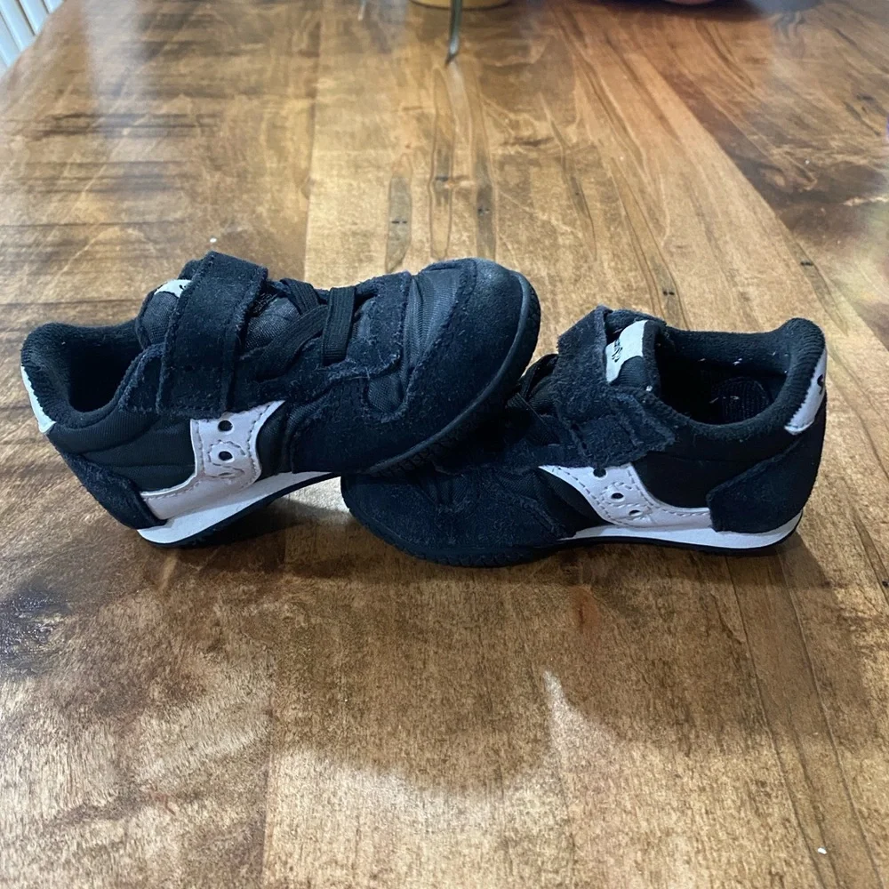 Saucony Sneakers Black - Toddler Size 5 - Picture 4 of 6